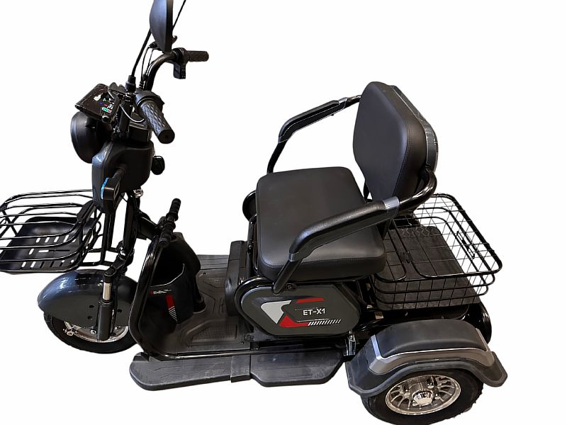 Трицикл аккумуляторный ONEMOTO ET-X1 (48V23Ah;кол.3.00-8;3-местн.;бараб. тормоза)