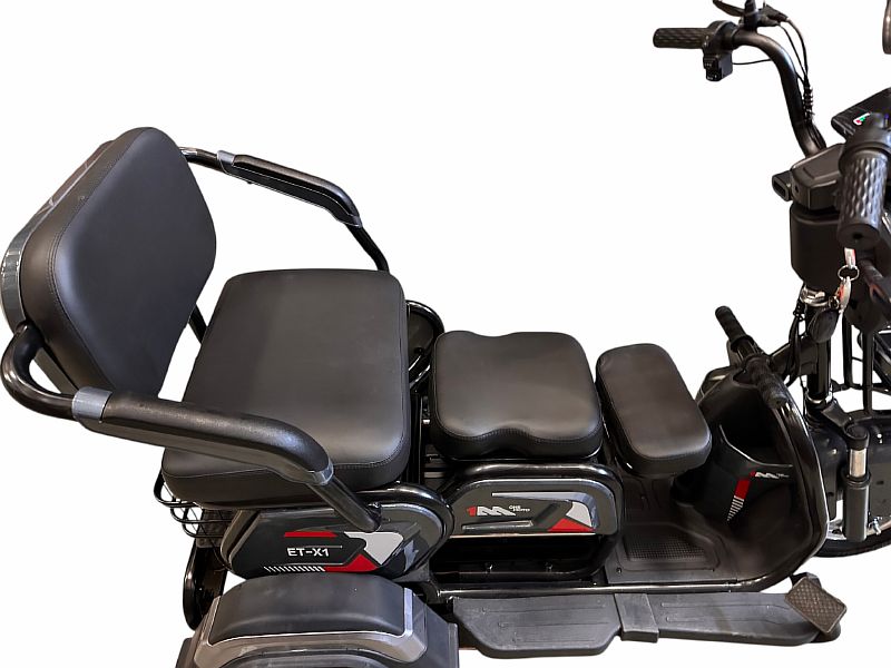 Трицикл аккумуляторный ONEMOTO ET-X1 (48V23Ah;кол.3.00-8;3-местн.;бараб. тормоза)